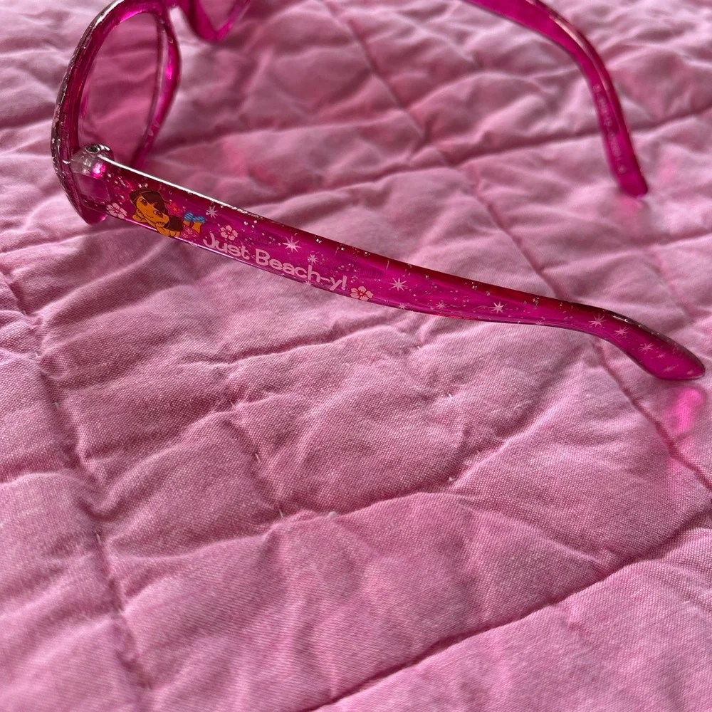 Y2K 2006 Dora the Explorer Girls Pink Sparkle Just Beachy Sunglasses